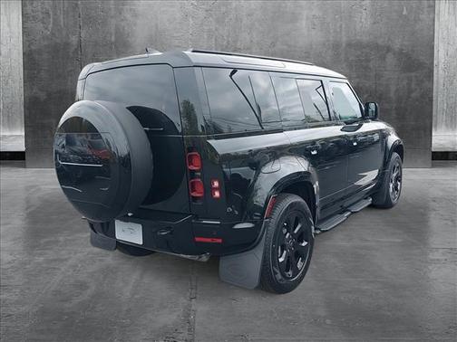 2025 Land Rover Defender 110 P400 X-Dynamic SE