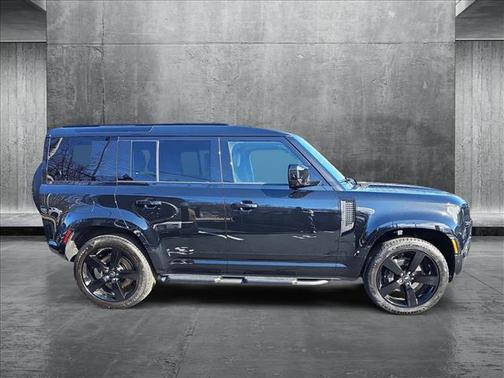 2025 Land Rover Defender 110 P400 X-Dynamic SE
