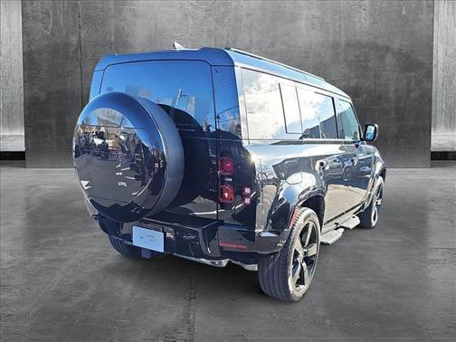 2025 Land Rover Defender 110 P400 X-Dynamic SE
