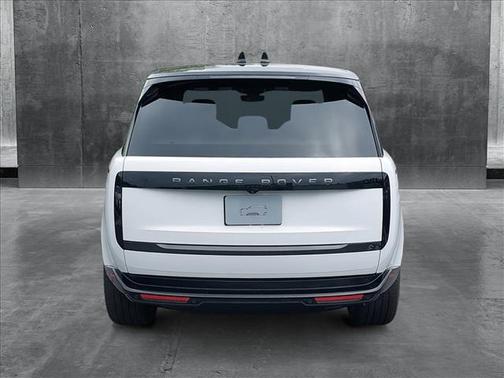 2025 Land Rover Range Rover P400 SE