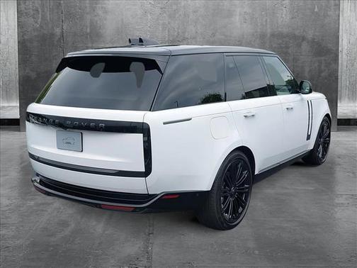 2025 Land Rover Range Rover P400 SE