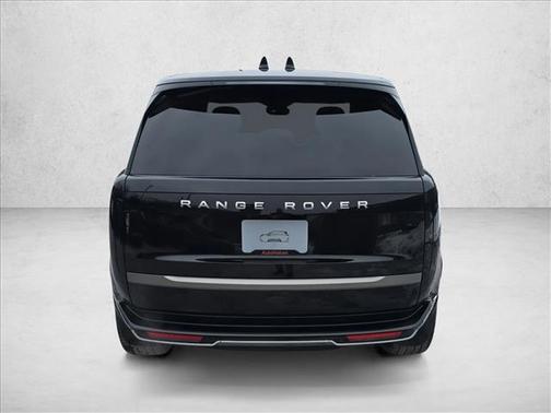 2026 Land Rover Range Rover P550e SE