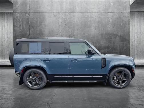 2025 Land Rover Defender 110 P400 X-Dynamic SE