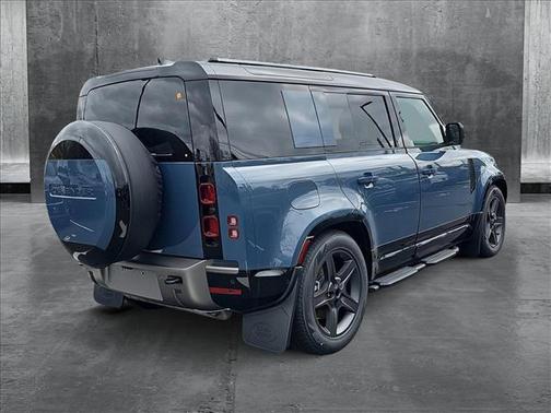2025 Land Rover Defender 110 P400 X-Dynamic SE