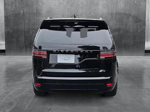 2025 Land Rover Discovery P300 Dynamic SE