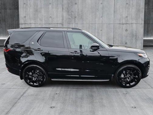 2025 Land Rover Discovery P300 Dynamic SE