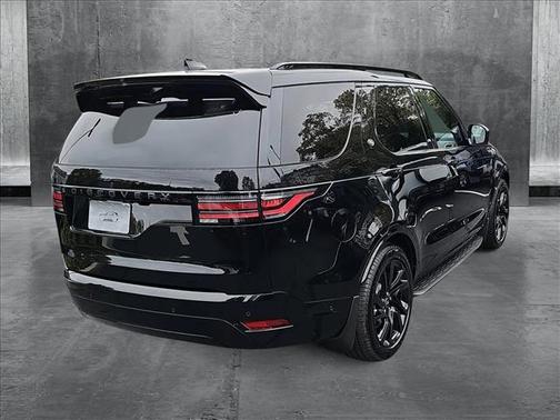 2025 Land Rover Discovery P300 Dynamic SE