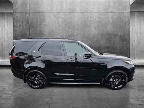 2025 Land Rover Discovery P300 Dynamic SE
