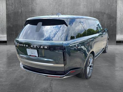 2025 Land Rover Range Rover P400 SE 7 Seat