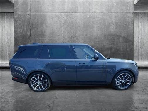 2025 Land Rover Range Rover P530 SE 7 Seat