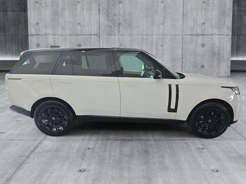 2025 Land Rover Range Rover P400 SE 7 Seat