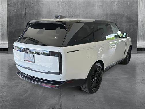 2025 Land Rover Range Rover P400 SE 7 Seat