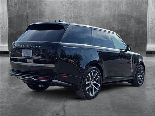 2025 Land Rover Range Rover P550e SE
