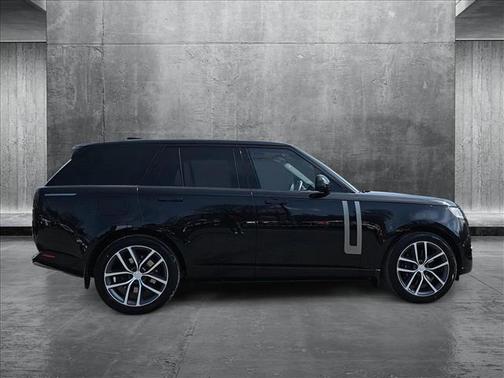 2025 Land Rover Range Rover P550e SE
