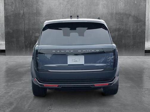2025 Land Rover Range Rover P400 SE 7 Seat