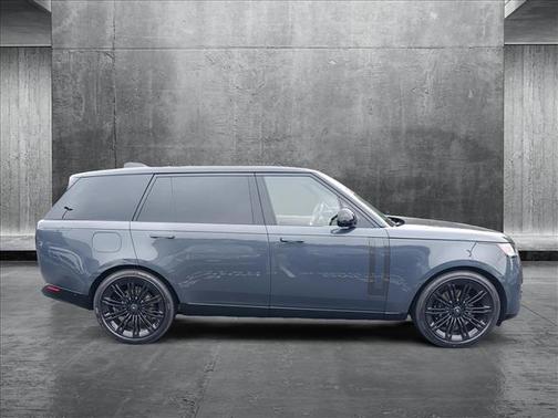 2025 Land Rover Range Rover P400 SE 7 Seat