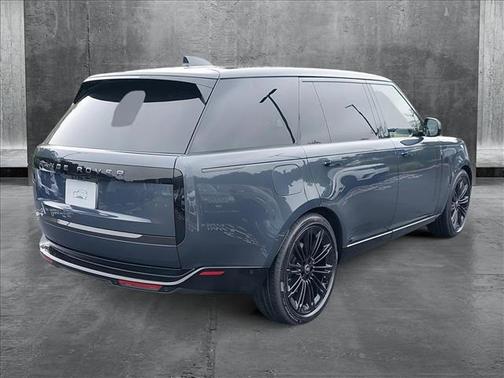 2025 Land Rover Range Rover P400 SE 7 Seat