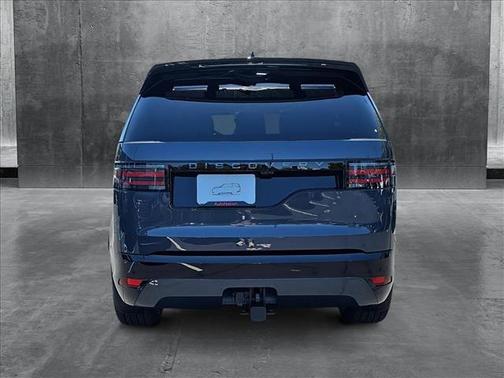 2025 Land Rover Discovery P360 Dynamic SE