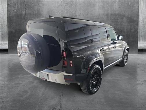 2025 Land Rover Defender 110 P400 S