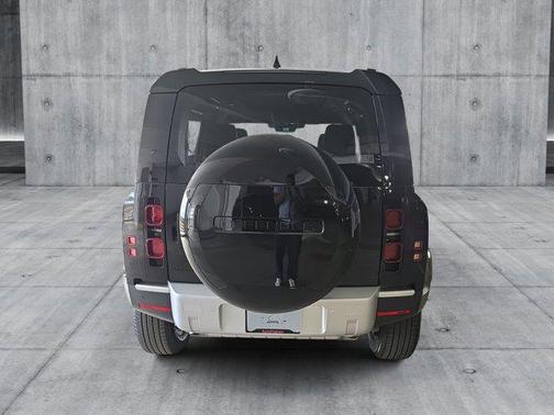 2025 Land Rover Defender 110 P400 S