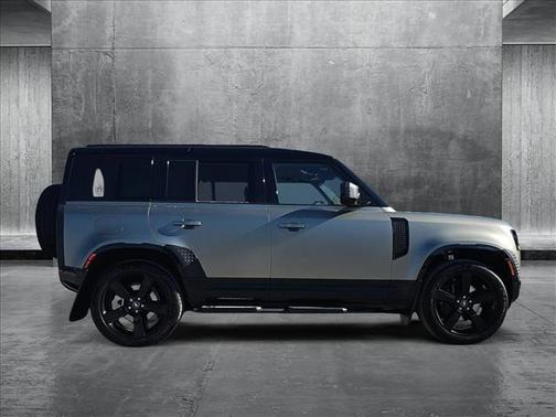 2025 Land Rover Defender 110 P400 X-Dynamic SE
