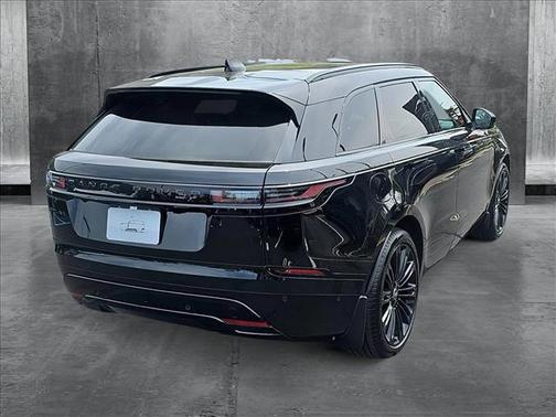 2026 Land Rover Range Rover Velar P250 SE R-Dynamic