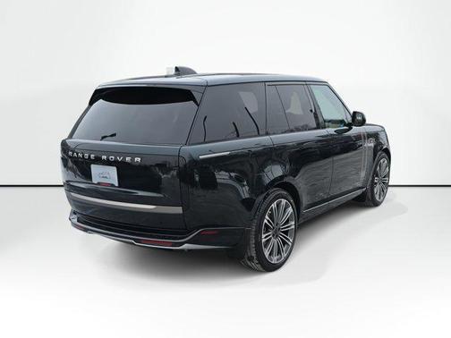 2026 Land Rover Range Rover P530 SE