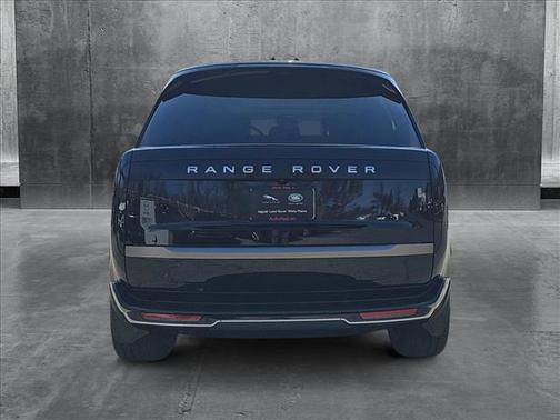 2025 Land Rover Range Rover P550e SE
