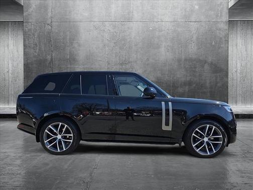2025 Land Rover Range Rover P550e SE
