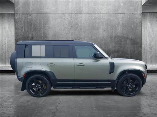 2025 Land Rover Defender 110 P400 X-Dynamic SE