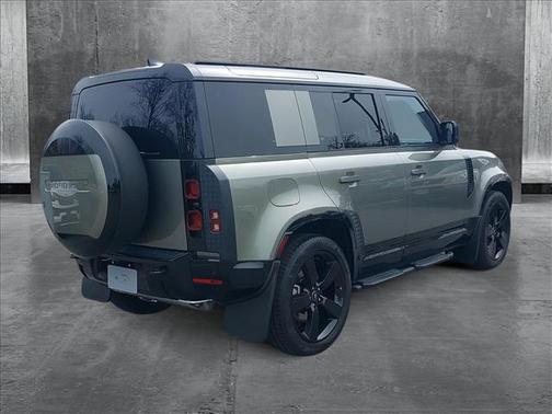 2025 Land Rover Defender 110 P400 X-Dynamic SE