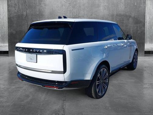 2025 Land Rover Range Rover P530 SE