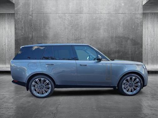 2025 Land Rover Range Rover P530 SE