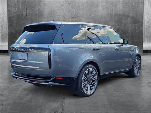 2025 Land Rover Range Rover P530 SE
