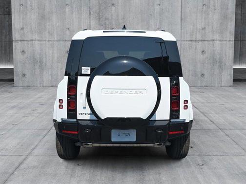 2025 Land Rover Defender 110 P400 X-Dynamic SE