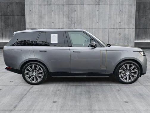 2023 Land Rover Range Rover P530 SE