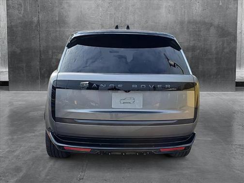 2025 Land Rover Range Rover P550e SE