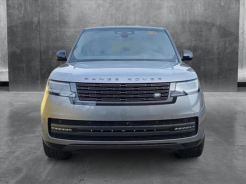 2025 Land Rover Range Rover P550e SE