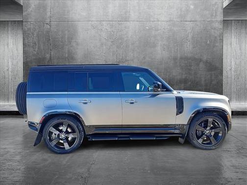 2025 Land Rover Defender 110 P400 X-Dynamic SE
