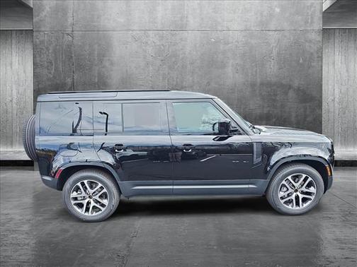 2025 Land Rover Defender 110 P300