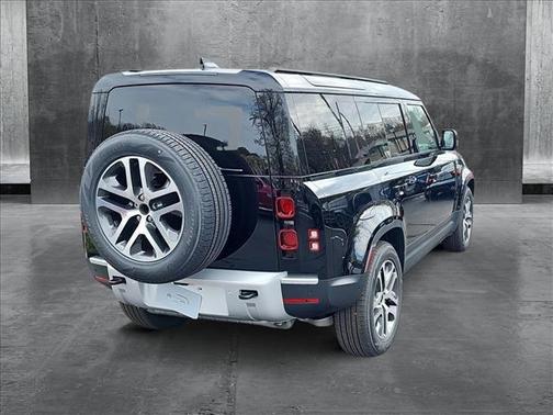2025 Land Rover Defender 110 P300