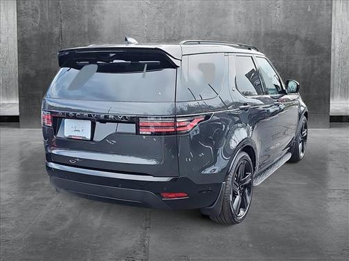 2025 Land Rover Discovery P300 Dynamic SE