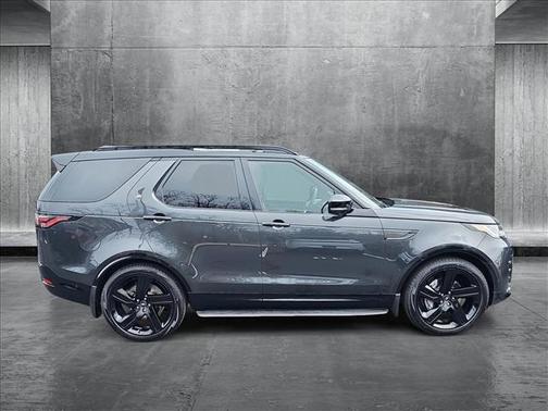 2025 Land Rover Discovery P300 Dynamic SE