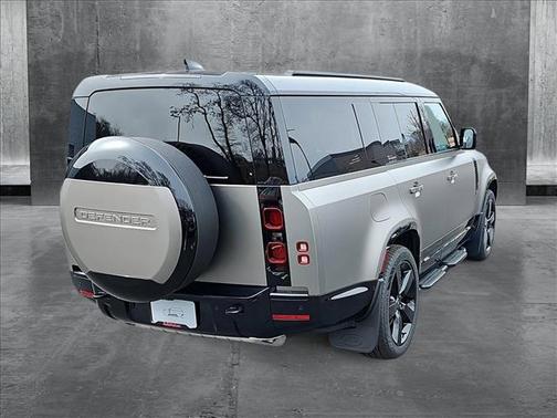 2025 Land Rover Defender 130 P400 X-Dynamic SE