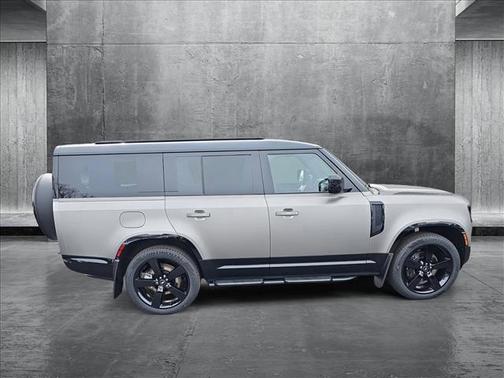 2025 Land Rover Defender 130 P400 X-Dynamic SE