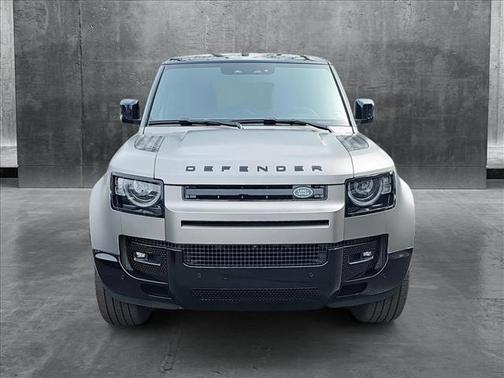 2025 Land Rover Defender 130 P400 X-Dynamic SE