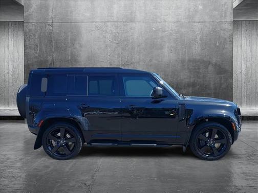 2025 Land Rover Defender 110 P400 X-Dynamic SE