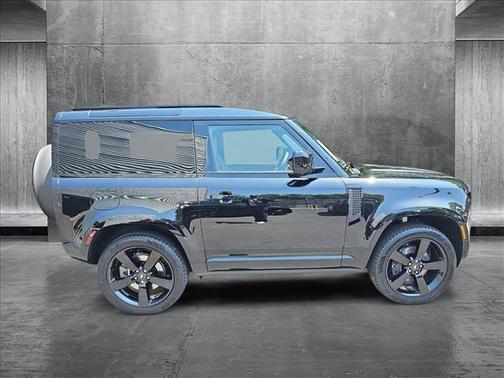 2025 Land Rover Defender 90 P400 X-Dynamic SE