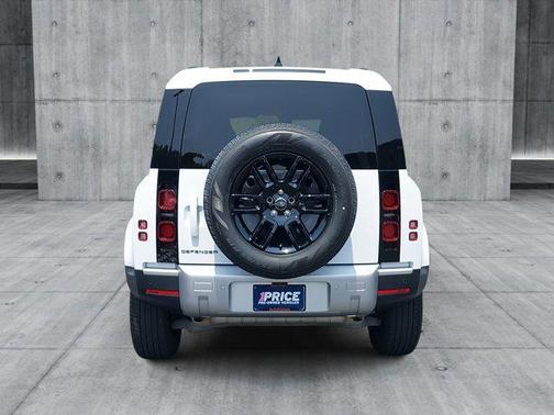 2025 Land Rover Defender 110 P300