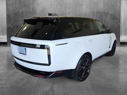 2025 Land Rover Range Rover P530 SE